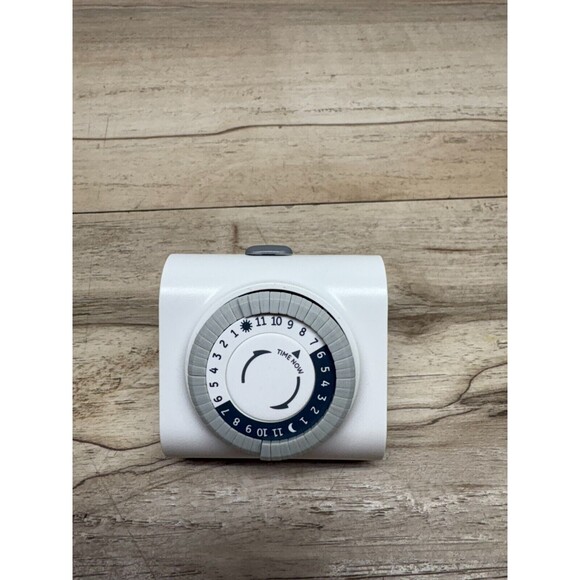 Vtg Decorative Christmas 5 Light Window Candelabra Set Of 2 With Timer - Picture 13 of 15